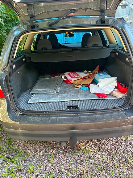Volvo V70 2 of 12