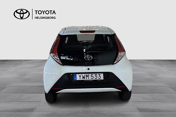 Toyota Aygo 5 of 12