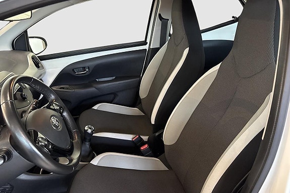 Toyota Aygo 8 of 12