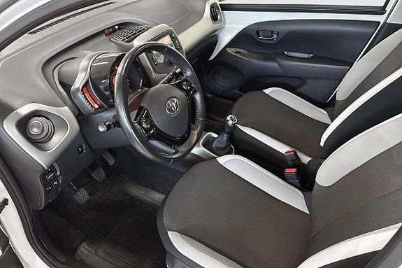 Toyota Aygo 7 of 12