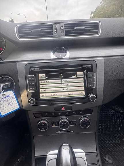 Volkswagen Passat 16 of 18
