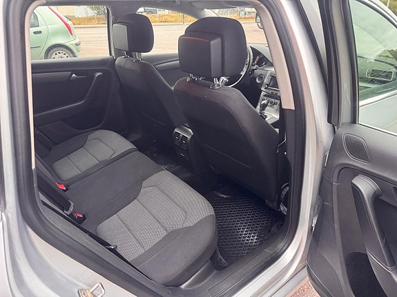 Volkswagen Passat 13 of 18