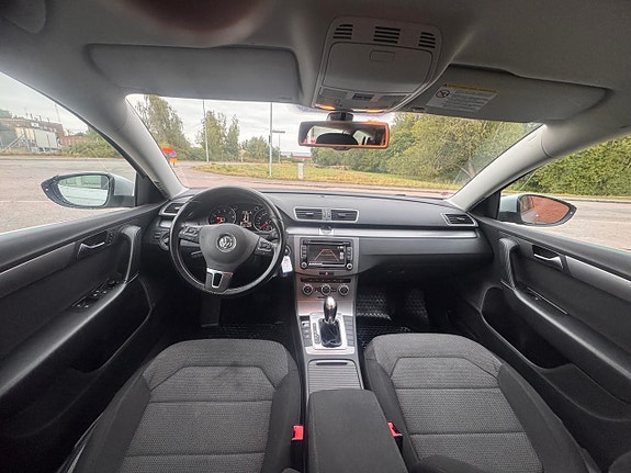 Volkswagen Passat 12 of 18