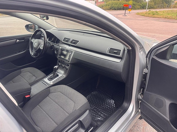 Volkswagen Passat 11 of 18