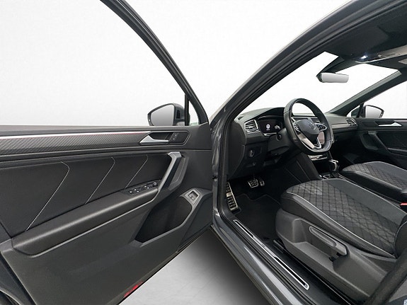 Volkswagen Tiguan 12 of 30