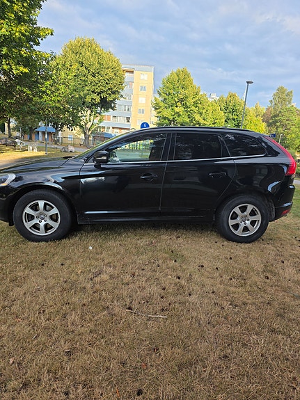 Volvo XC60 2 of 8