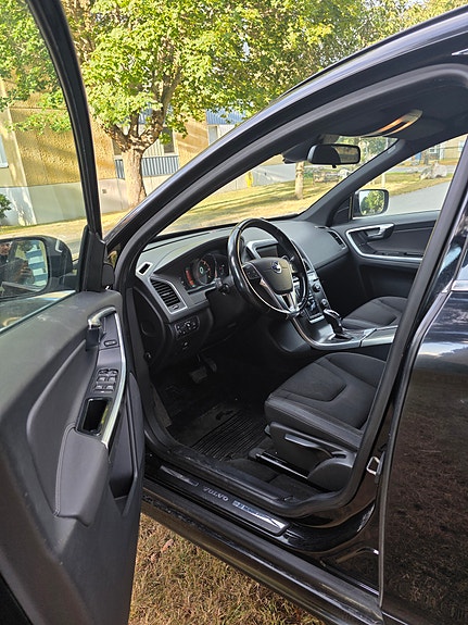 Volvo XC60 6 of 8