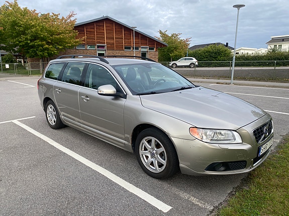 Volvo V70 3 of 8