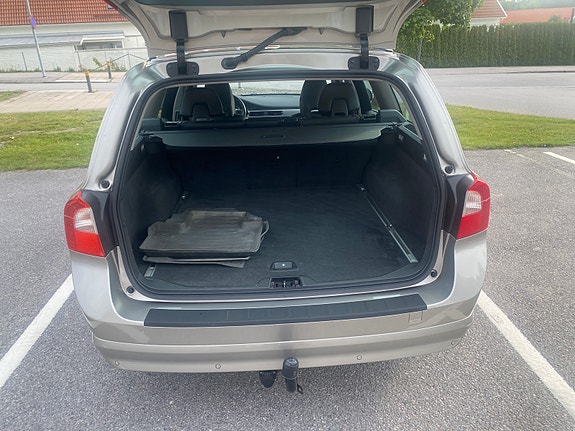Volvo V70 7 of 8