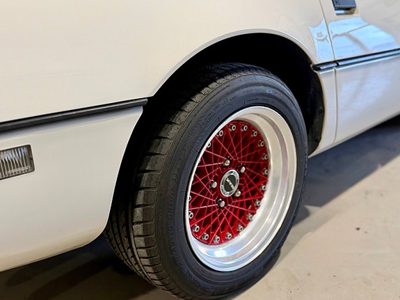 Chevrolet Corvette 14 of 30