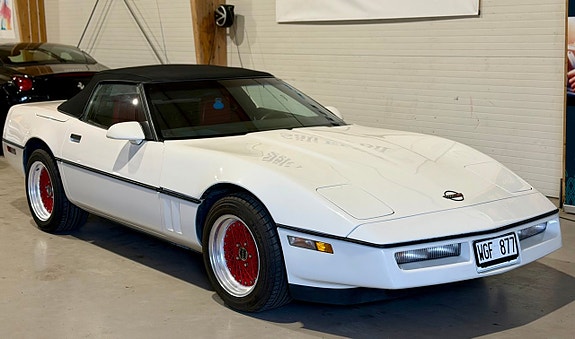 Chevrolet Corvette 3 of 30