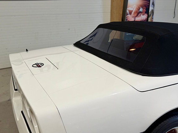 Chevrolet Corvette 16 of 30