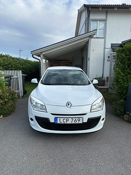 Renault Megane III 3 of 5