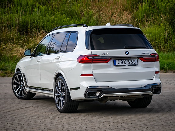BMW X7 2 of 12