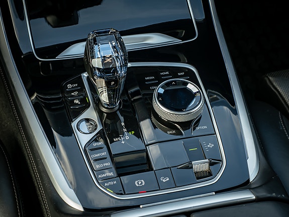 BMW X7 8 of 12