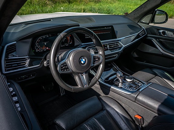 BMW X7 9 of 12