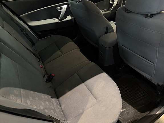 Nissan Primera 13 of 15