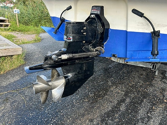 Flipper 666 HT -01 | MerCruiser 4.3 EFI | Bravo III | mycket välservad 9 of 16