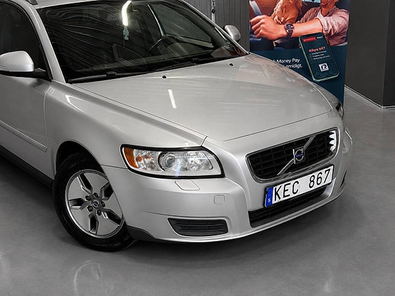 Volvo V50 2 of 10