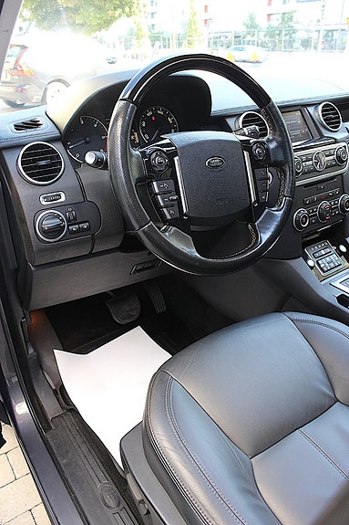 Land Rover Discovery 4 30 of 30