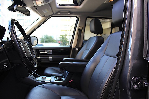 Land Rover Discovery 4 24 of 30
