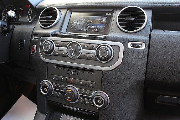 Land Rover Discovery 4 28 of 30
