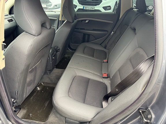 Volvo V70 11 of 19