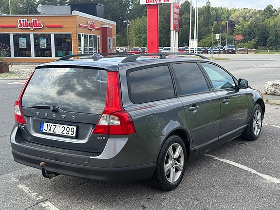 Volvo V70 4 of 19