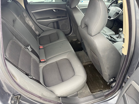 Volvo V70 16 of 19