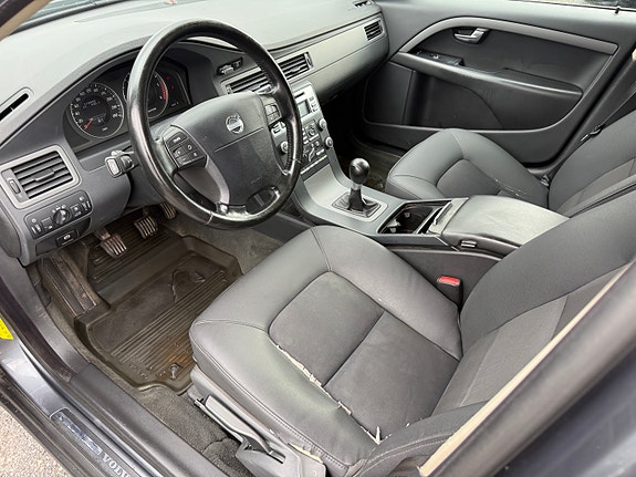 Volvo V70 8 of 19
