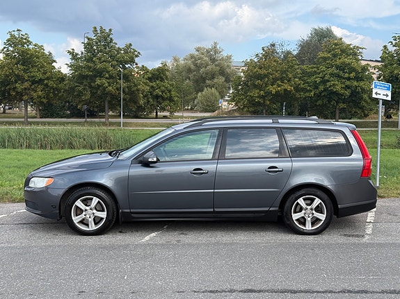 Volvo V70 2 of 19