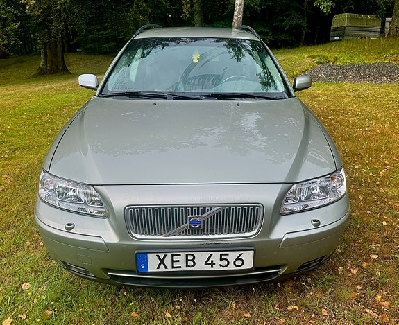 Volvo V70 3 of 14