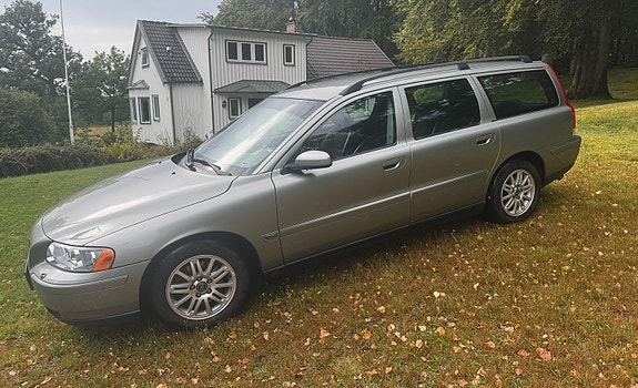 Volvo V70 2 of 14
