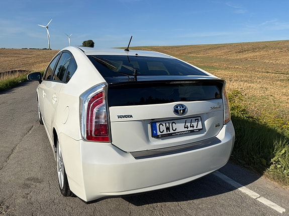 Toyota Prius 3 of 7