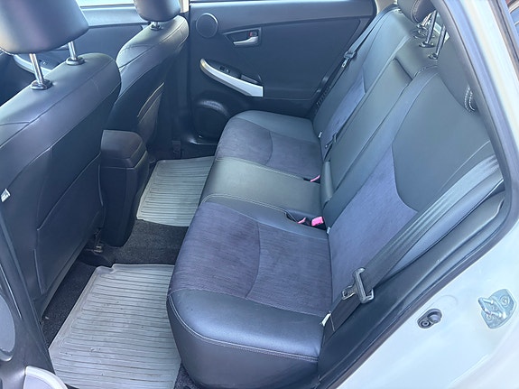 Toyota Prius 5 of 7
