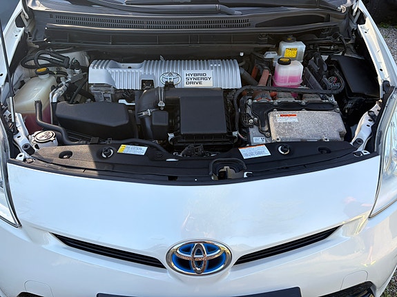 Toyota Prius 6 of 7
