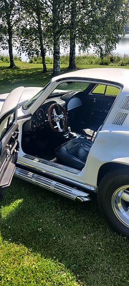 Chevrolet Corvette 5 of 7