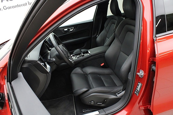 Volvo V60 2 of 9