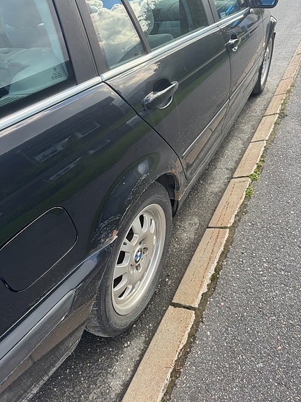 BMW 320i 5 of 5