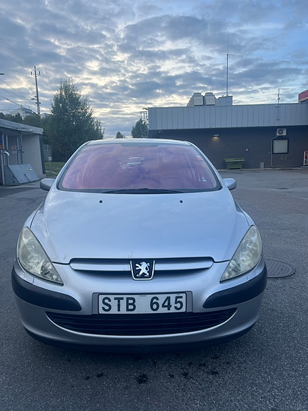 Peugeot 307 2 of 7