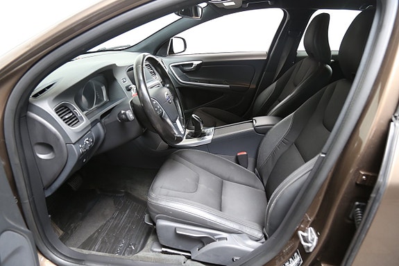 Volvo V60 Cross Country 10 of 25
