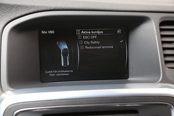 Volvo V60 Cross Country 19 of 25