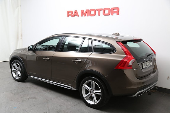 Volvo V60 Cross Country 4 of 25