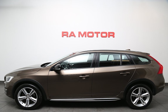 Volvo V60 Cross Country 3 of 25