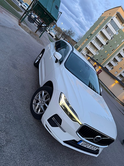 Volvo XC60 2 of 11