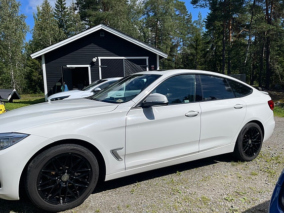 BMW 320d 2 of 7