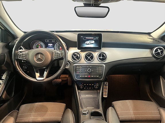 Mercedes-Benz GLA200 d 14 of 22