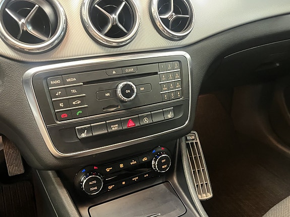 Mercedes-Benz GLA200 d 15 of 22