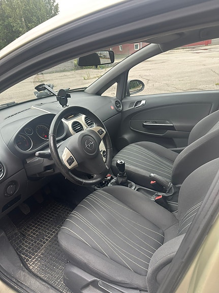 Opel Corsa 12 of 15