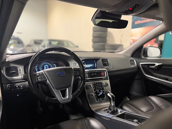 Volvo V60 13 of 30
